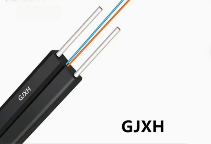4 कोर इंडोर FTTH ड्रॉप केबल GJXH/GJXFH धनुष प्रकार स्टील/FRP ताकत सदस्य