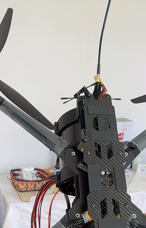 17 इंच FPV ड्रोन लंबी दूरी उच्च शक्ति FPV रेसिंग ड्रोन 12 KG भार क्षमता
