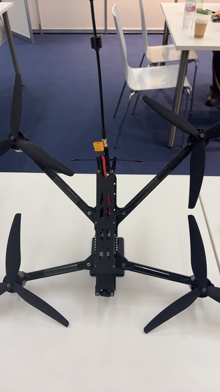 17 इंच FPV ड्रोन लंबी दूरी उच्च शक्ति FPV रेसिंग ड्रोन 12 KG भार क्षमता