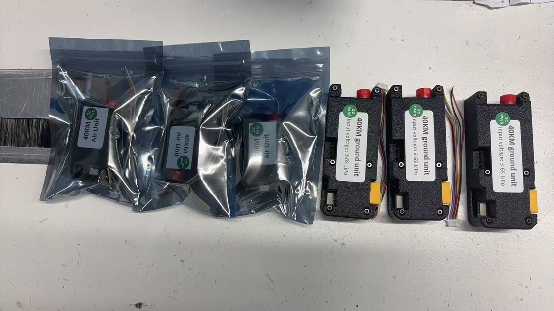 गोपनीय कोटिंग जैकेट सामग्री एफपीवी क्वाडकोप्टर ड्रोन 25 किमी/रोल आंतरिक से बाहरी वायरिंग एफसी कनेक्टर प्रकार उच्च तन्य शक्ति के लिए