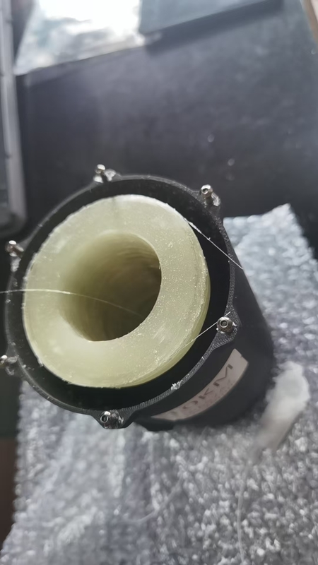 गोपनीय कोटिंग जैकेट सामग्री एफपीवी क्वाडकोप्टर ड्रोन 25 किमी/रोल आंतरिक से बाहरी वायरिंग एफसी कनेक्टर प्रकार उच्च तन्य शक्ति के लिए