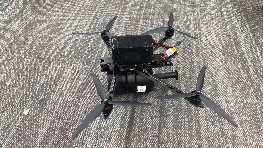 पेशेवर FPV फाइबर क्वाडकॉप्टर ड्रोन उड़ान भरने के लिए तैयार 30 किमी/रोल अल्ट्रा लाइट वेट - उच्च तन्यता शक्ति-आंतरिक से बाहरी वायरिंग