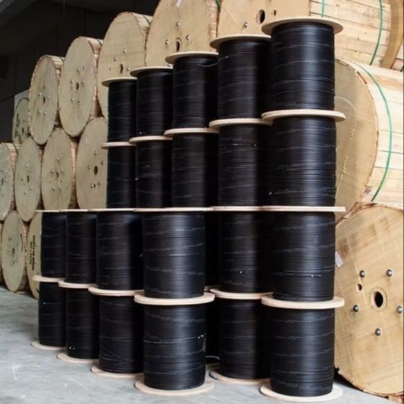 1 कोर के साथ आउटडोर धातु तितली के आकार का फाइबर ऑप्टिक केबल